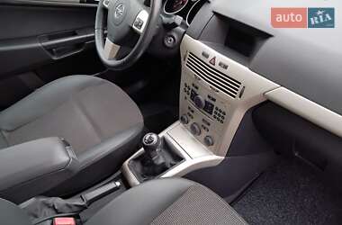 Универсал Opel Astra 2008 в Лохвице