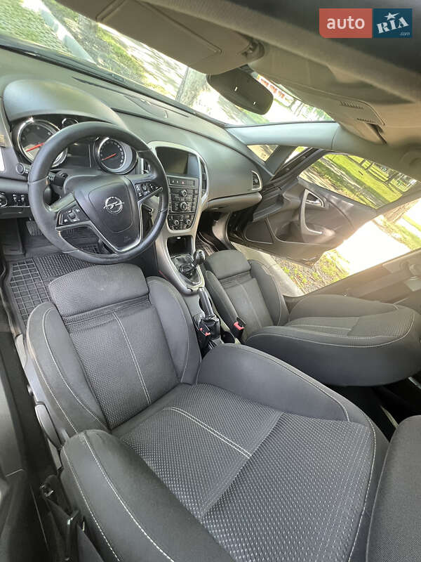 Универсал Opel Astra 2012 в Мукачево