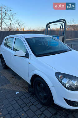 Хетчбек Opel Astra 2012 в Дніпрі