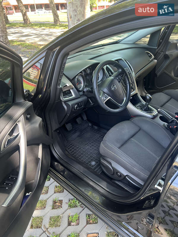 Универсал Opel Astra 2012 в Мукачево