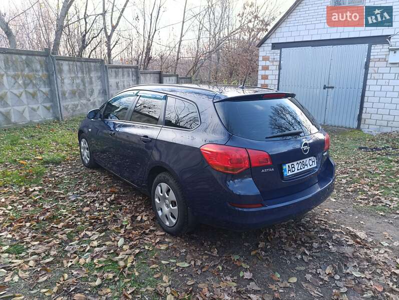 Универсал Opel Astra 2011 в Виннице