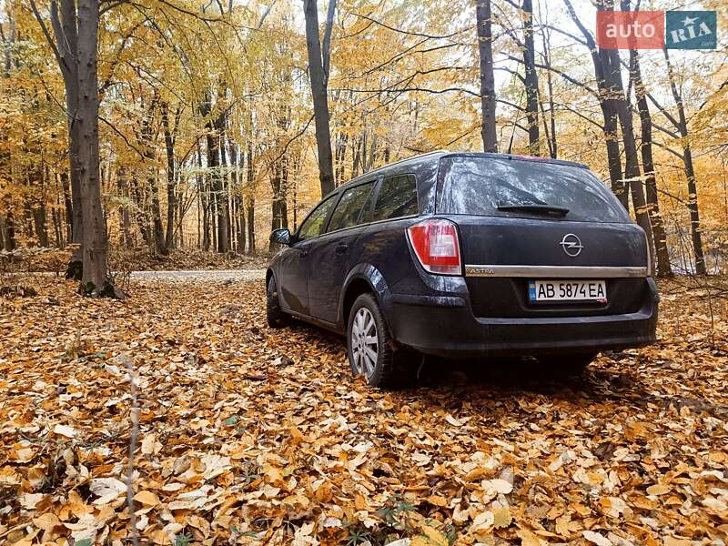 Универсал Opel Astra 2011 в Виннице