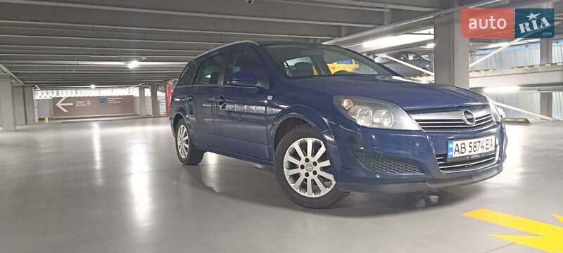 Универсал Opel Astra 2011 в Виннице