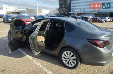 Седан Opel Astra 2015 в 