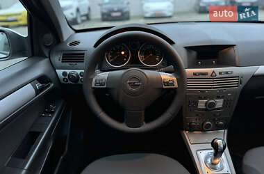 Хэтчбек Opel Astra 2007 в Луцке