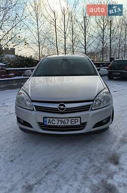 Універсал Opel Astra 2010 в Рівному