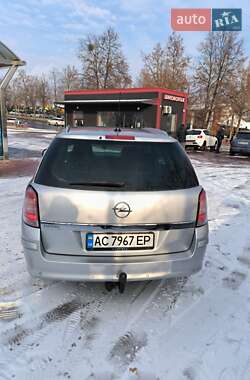 Універсал Opel Astra 2010 в Рівному