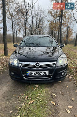 Универсал Opel Astra 2008 в Измаиле