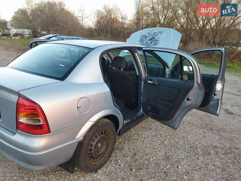 Седан Opel Astra 2002 в Киеве