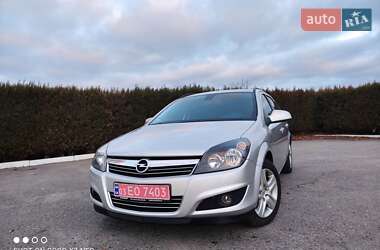 Універсал Opel Astra 2010 в Зміїві