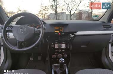 Універсал Opel Astra 2010 в Зміїві