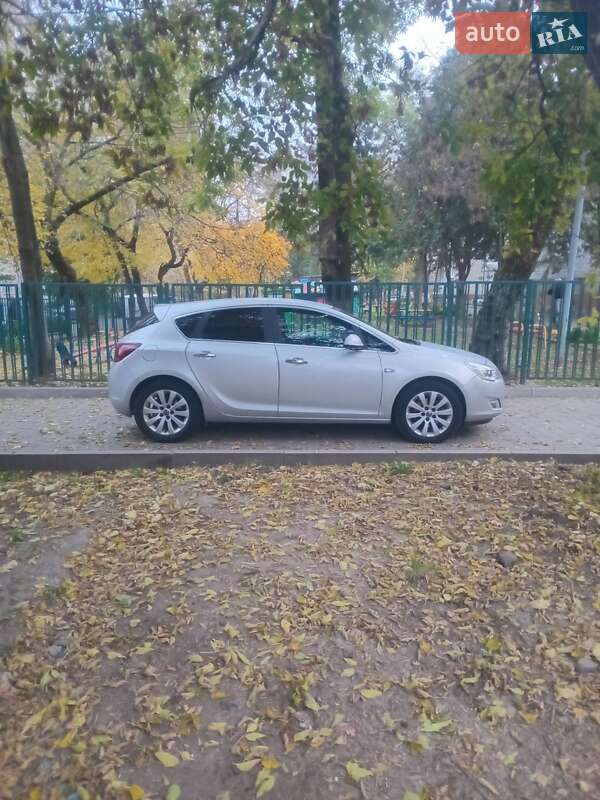 Хэтчбек Opel Astra 2010 в Львове