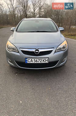 Универсал Opel Astra 2011 в Звенигородке