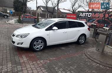 Универсал Opel Astra 2011 в Калуше