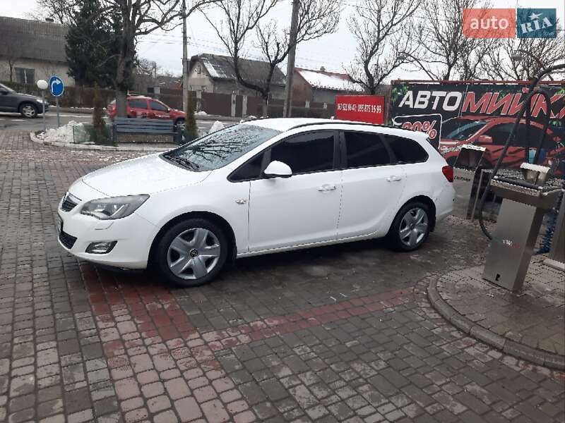 Универсал Opel Astra 2011 в Калуше