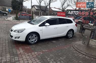 Opel Astra 2011