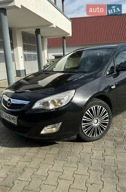 Универсал Opel Astra 2011 в Львове