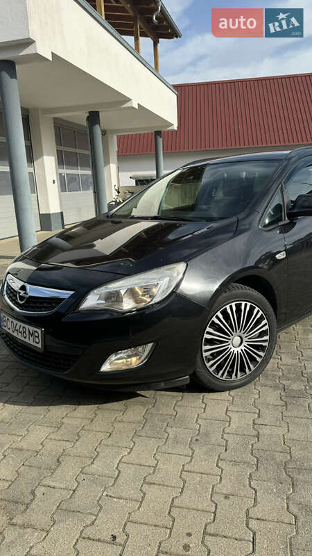 Универсал Opel Astra 2011 в Львове