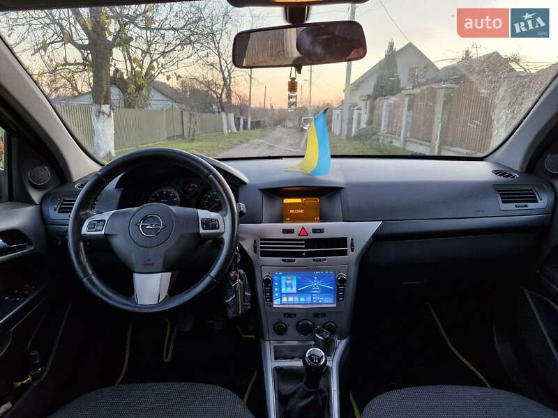 Універсал Opel Astra 2010 в Нововолинську