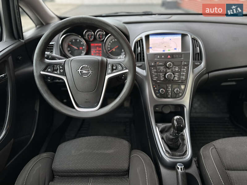 Универсал Opel Astra 2014 в Львове
