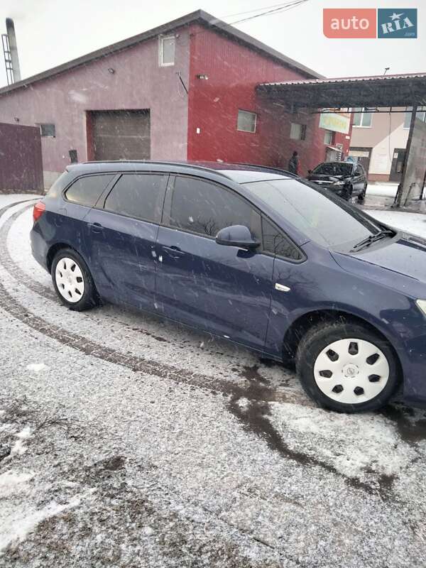 Універсал Opel Astra 2011 в Сумах