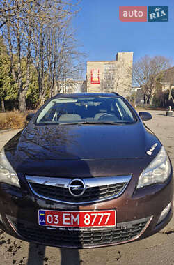 Универсал Opel Astra 2013 в Луцке