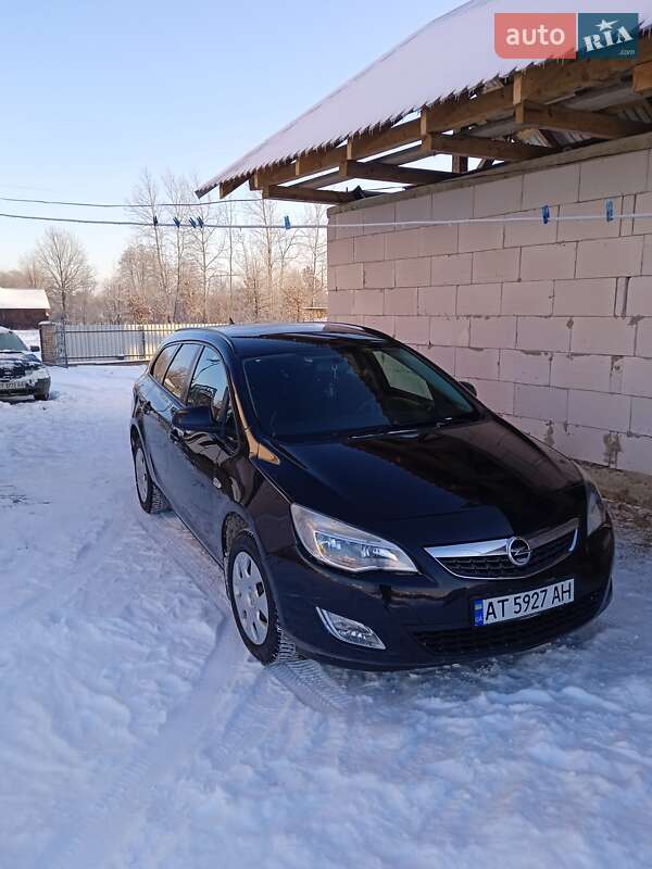 Opel Astra 2012