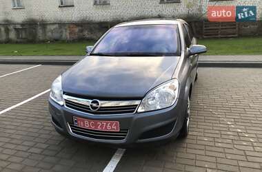 Хэтчбек Opel Astra 2008 в Дубно