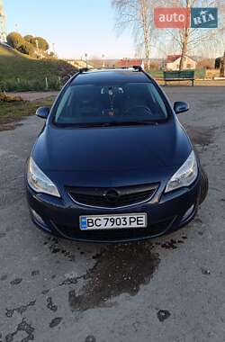 Універсал Opel Astra 2011 в Золочеві