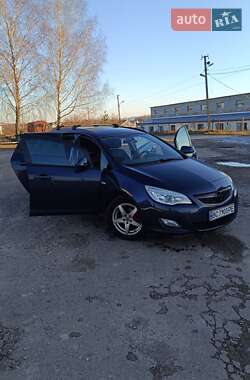 Универсал Opel Astra 2011 в Золочеве