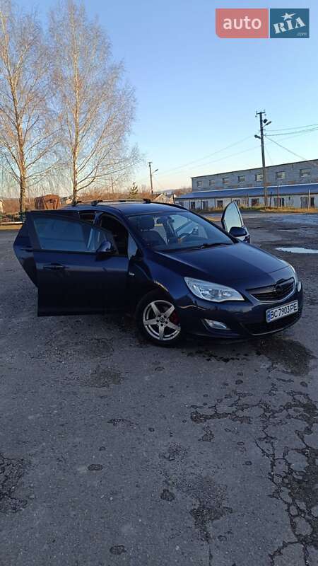 Универсал Opel Astra 2011 в Золочеве