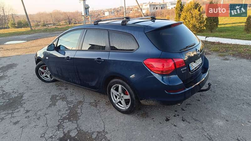 Универсал Opel Astra 2011 в Золочеве
