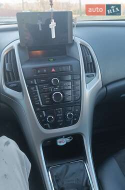Универсал Opel Astra 2011 в Золочеве