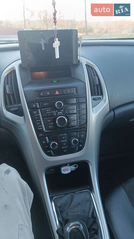 Универсал Opel Astra 2011 в Золочеве