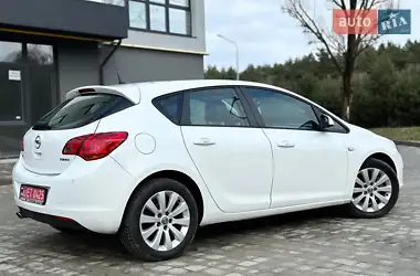 Opel Astra 2011