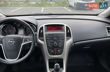 Універсал Opel Astra 2012 в 
