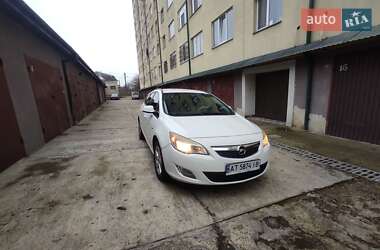 Універсал Opel Astra 2011 в Івано-Франківську