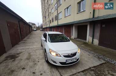 Універсал Opel Astra 2011 в Івано-Франківську