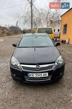 Універсал Opel Astra 2010 в Дніпрі