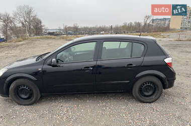 Хэтчбек Opel Astra 2005 в 