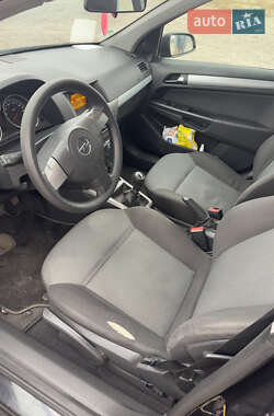 Хэтчбек Opel Astra 2005 в 
