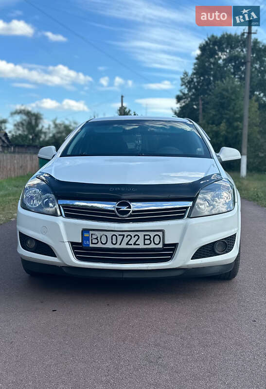 Универсал Opel Astra 2012 в Ивано-Франковске