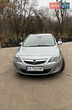 Opel Astra 2011