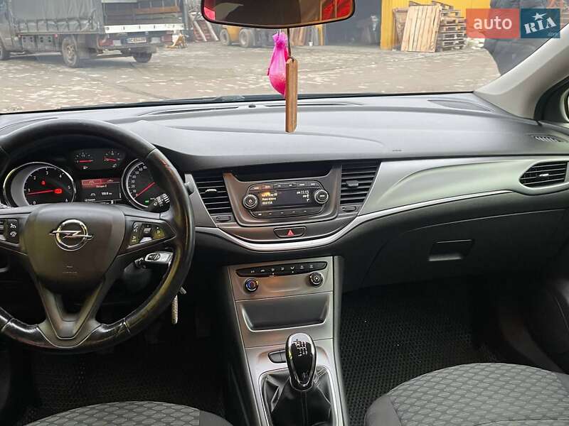 Универсал Opel Astra 2017 в Бориславе