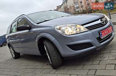 Універсал Opel Astra 2009 в Луцьку