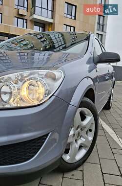 Універсал Opel Astra 2009 в Луцьку