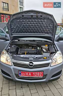 Універсал Opel Astra 2009 в Луцьку