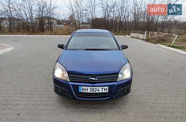 Хэтчбек Opel Astra 2005 в Великодолинском