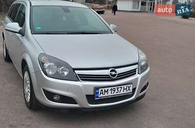 Універсал Opel Astra 2010 в Житомирі