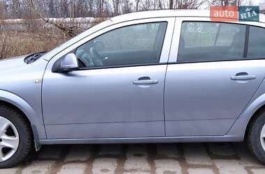 Хэтчбек Opel Astra 2011 в Львове